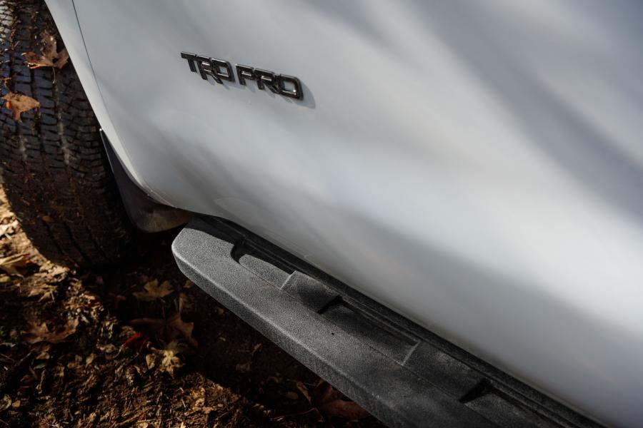Детали экстерьера Toyota Sequoia TRD Pro 2019 года  (фото 4 из 42)